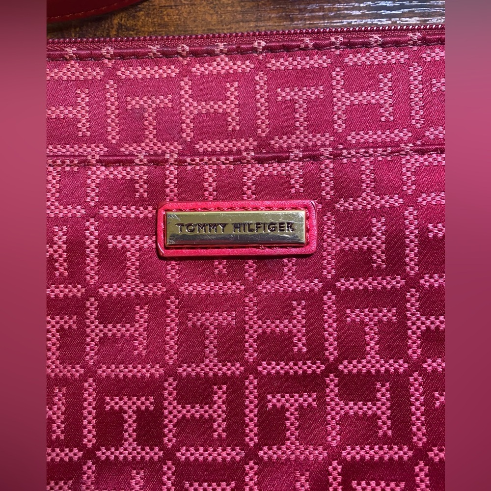 NWOT Tommy Hilfiger Red Crossbody Bag - Picture 3 of 5